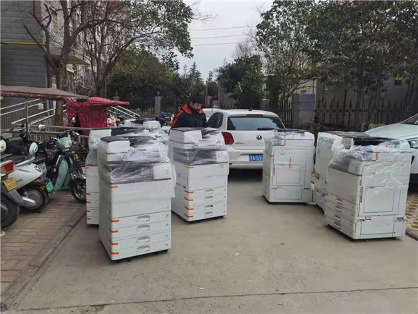 河南爱尚租办公服务有限公司给用户搬运复印机设备